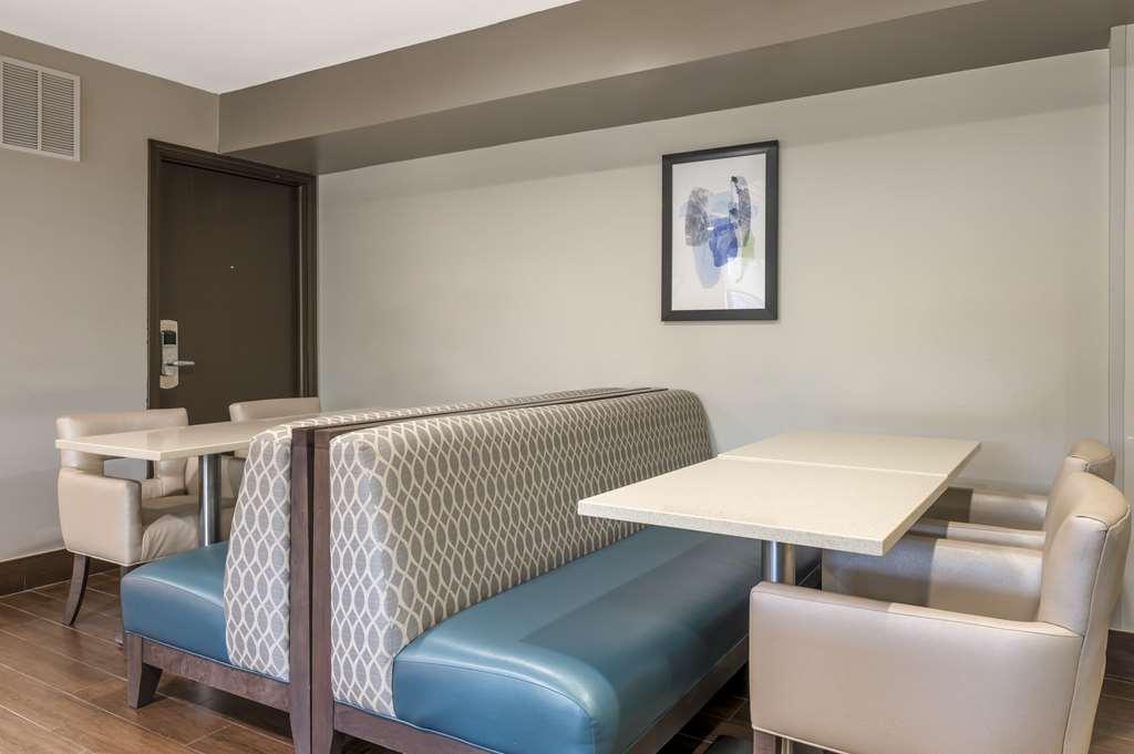 Best Western Plus Lafayette Hotel University Area 餐厅 照片