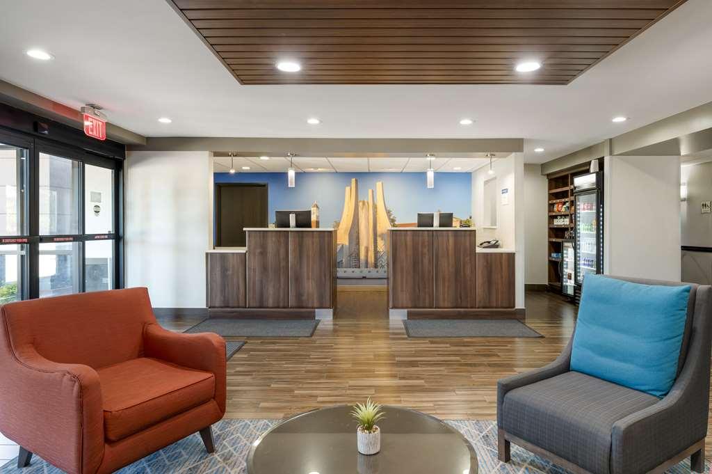 Best Western Plus Lafayette Hotel University Area 内观 照片